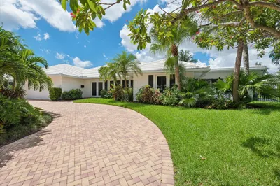 800 Holly Lane 1