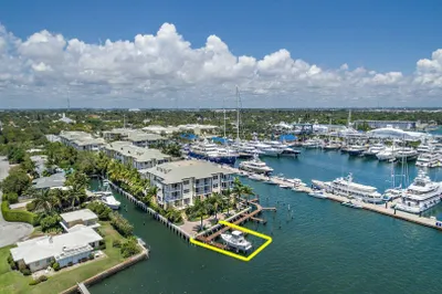 Dock available with boat lift