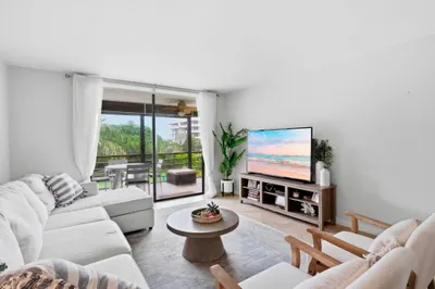 555 BANYAN TREE Lane E #410 1