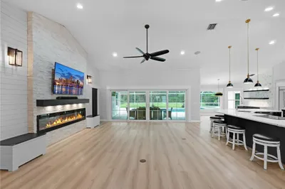 8025 SW Yachtsmans Drive 1