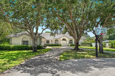 3 SE Loggerhead Lane 1