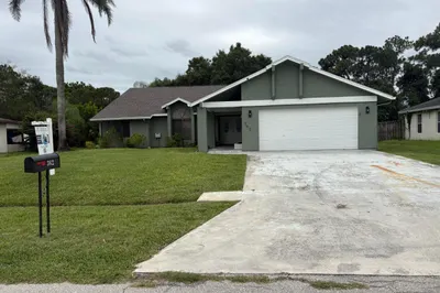 362 SE Crosspoint Drive 1