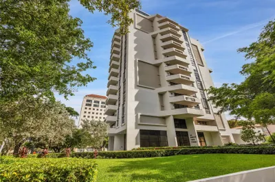 911 E Ponce De Leon Blvd #1404 1