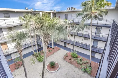 2860 Somerset Dr #409K