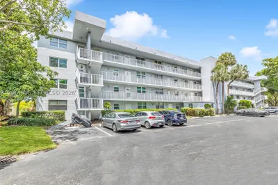 112 Royal Park Dr #3A 1