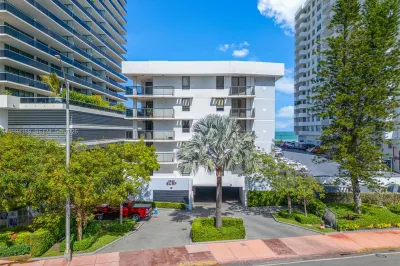 5845 Collins Ave #101 1