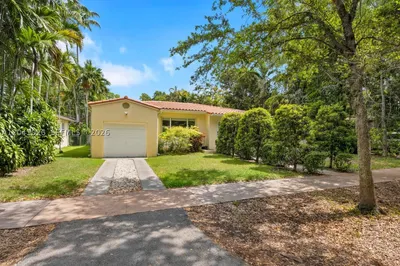 829 Medina Ave 1