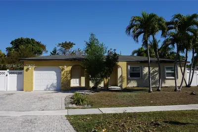 4857 Alfresco St 1