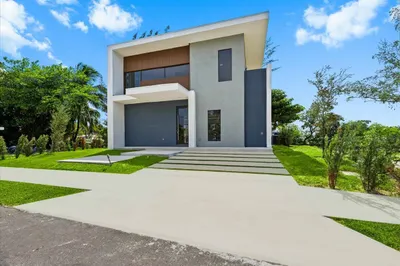 201 NW 14th Way 1