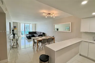 19370 Collins Ave #1402 1