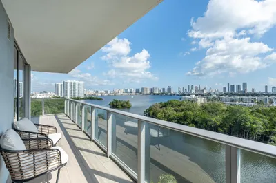 16385 Biscayne Boulevard #1015 1