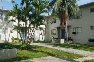 8340 Crespi Blvd #20 1