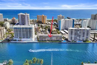 401 N Riverside Dr #105 1