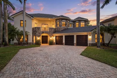 10594 Versailles Boulevard 1