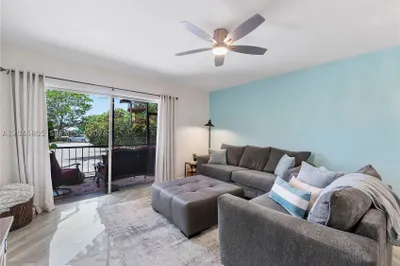 610 Tennis Club Dr #104 1