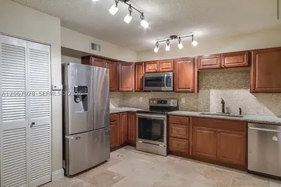 233 SE 11th Ave #233 1