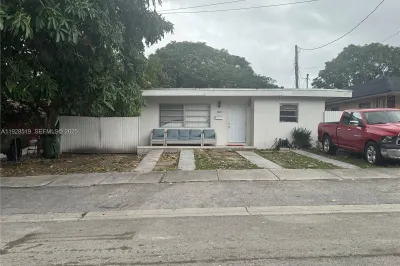 1032 SW 10th Street 1