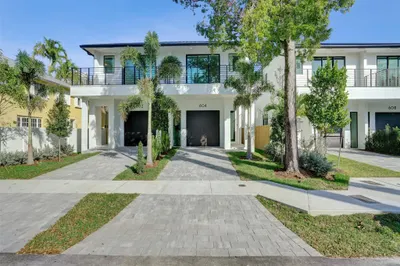 606 SW 7th Avenue 1