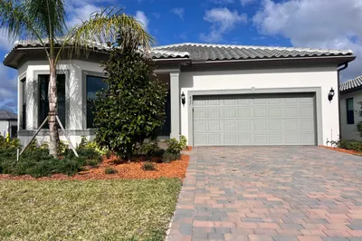 837 SE Courances Drive 1