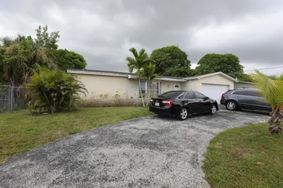 3132 NW 39th Court 1