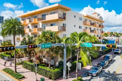 1150 Collins Ave #404 1