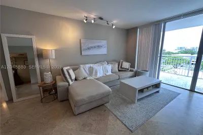18021 Biscayne Blvd #702 1