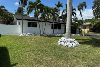 1370 SW 32nd St 1