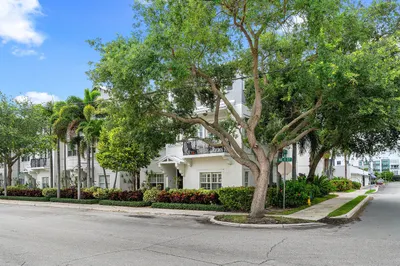 290 NE 5th Avenue #9 1