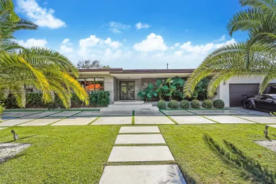 60 Shore Dr W 1