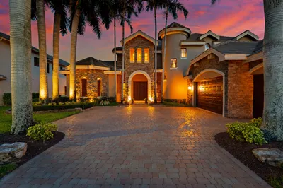 10538 Versailles Boulevard 1