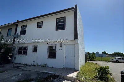 19351 NW 45th Ave 0 1