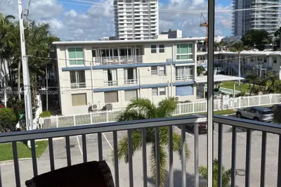 720 Bayshore Dr #301 1