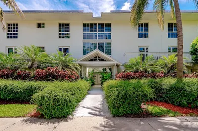 290 SUNRISE DR #307 1
