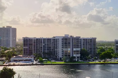 3505 S Ocean Dr #901 1