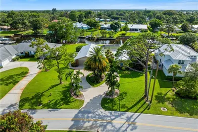 1310 NW Lakeside Trail 1
