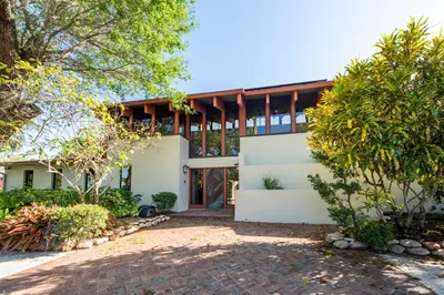 674 W Tropical Way 1