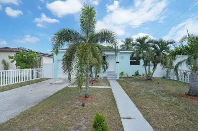2517 Rodman Street 1