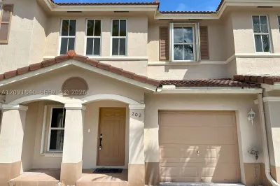 202 Riverwalk Cir 1