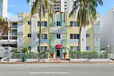 2615 Collins Ave #22 1