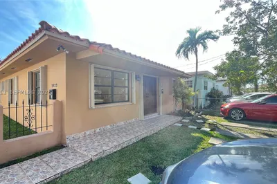 2820 SW 25th St #2820 1