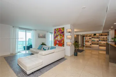 2101 Brickell Ave #2106/2107 1