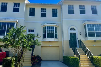 1685 42nd Square #103 1