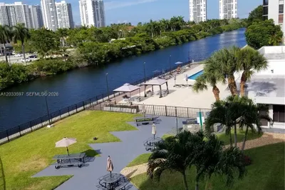 3401 N Country Club Dr #211 1