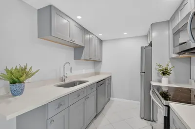 1055 Ainslie D Drive 1