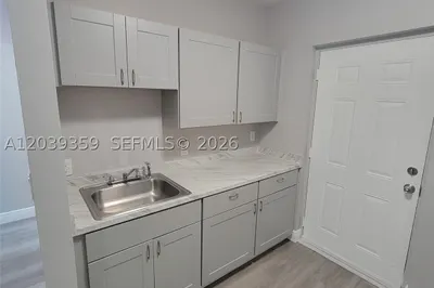 1740 NW 1st Pl #5 1