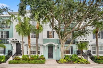 376 W Mallory Circle 1