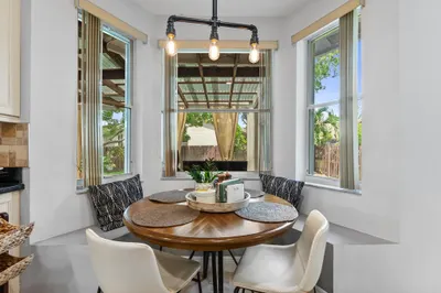 Eat in kitchen