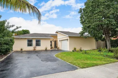 387 NW 39th Way 1