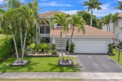 52 Gables Boulevard 1
