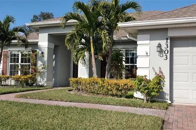 1303 Scarlet Oak Cir 1